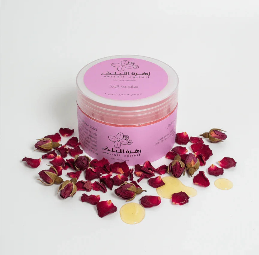 انا صابونيه الورد الطبيعيه اقوم بالعناية بالبشره بلطف واقاوم علامات تقدم السن